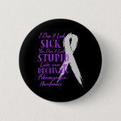 私は病気に見えない – あなたは愚かに見えない – Fibrom 缶バッジ (正面)