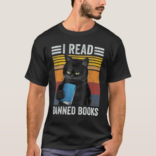 私は発禁本を読む猫 本の虫 読書 本を読む Tシャツ (正面)
