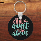 私は皆がカッコいい話している叔母だおもしろい キーホルダー (正面)