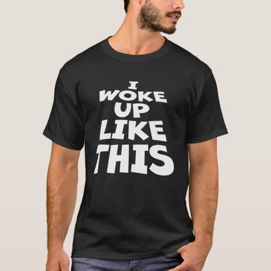 私は皮肉なジョークのように目が覚めた引用文この眠い Tシャツ (正面)