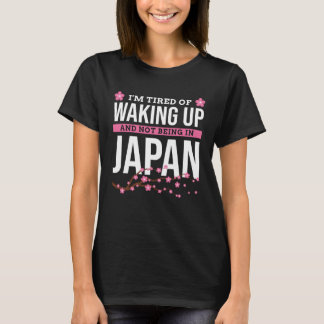 私は目覚めたくて日本にいない Tシャツ
