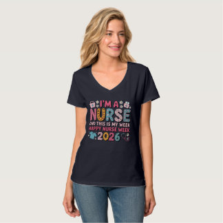 私は看護師です ナースウィークおめでとう 2026 VネックTシャツ Tシャツ