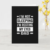 私は眠っていない私の目を休んでいる – パパ カード (黄色い花)