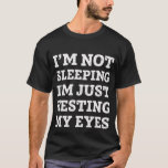 私は眠っていない、私は単に私の目を休んでいる Tシャツ<br><div class="desc">パパおもしろいの贈り物。</div>