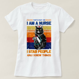 私は知り合いを刺す猫ナース Tシャツ