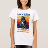 私は知り合いを刺す猫ナース Tシャツ (正面)