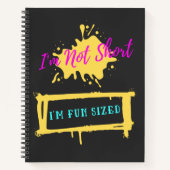 私は短くはない私はおもしろいサイズの皮肉おもしろいなスローガン ノートブック (正面)