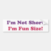 私は短くはない私はおもしろいサイズ バンパーステッカー (正面)