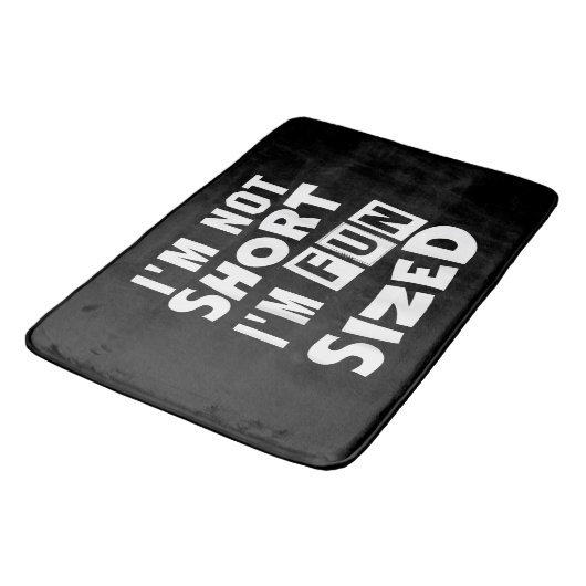 私は短くはない私はおもしろいサイズTシャツのおもしろい諺 バスマット (アングル)