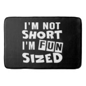 私は短くはない私はおもしろいサイズTシャツのおもしろい諺 バスマット (正面)