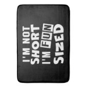 私は短くはない私はおもしろいサイズTシャツのおもしろい諺 バスマット (正面縦)