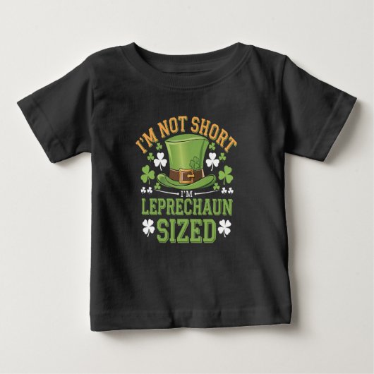 私は短くはない私はSt patricksのためのレプラチョーンサイズ ベビーTシャツ (正面)