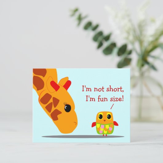 私は短くはない、私はおもしろいサイズはがきおもしろい ポストカード (スタンド正面)