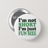 私は短くはない – Justおもしろいサイズ～ 缶バッジ (正面&裏面)