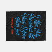 私は社長が考える以上のものを持つのが好きだ フリースブランケット (正面(横))