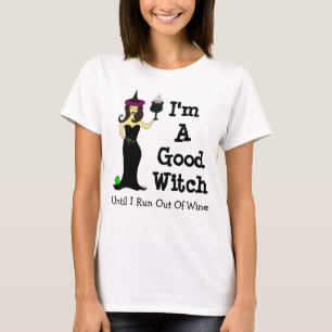 私は私がワインを使い果たすまでよい魔法使いです Tシャツ