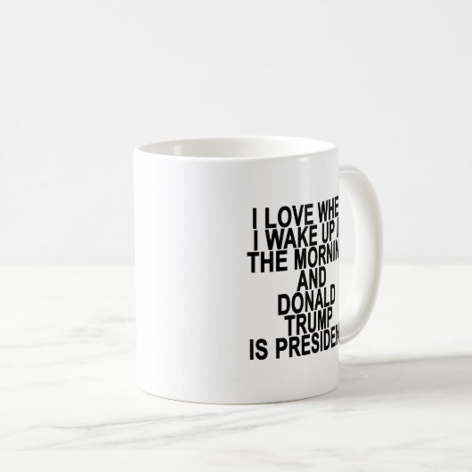 私は私が朝およびドナルドTで目覚めると愛します コーヒーマグカップ (正面右)