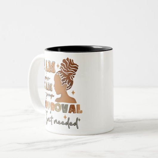 私は私が誰かあなたの承認を必要としない黒人女性 ツートーンマグカップ (正面左)