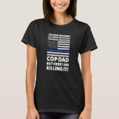 私は私が警官のパパ警官のパパアメリカを育てるとは夢にも思わなかった Tシャツ (正面)