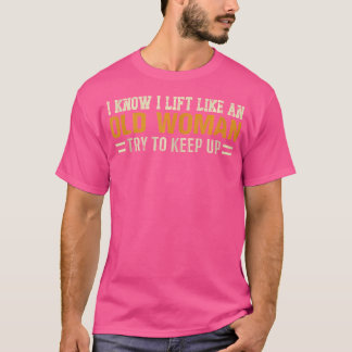 私は私が魏を登ろうとする老女のように持ち上げ保るのを知っている Tシャツ