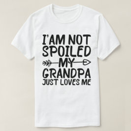 私は私のおじいちゃんは私を愛しているだけで甘やかされていないおもしろい Tシャツ
