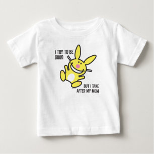 私は私のお母さんの後で取ります ベビーTシャツ