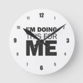 私は私のためにこれを行っている – やる気を起こさせる前向き引用文 ラウンド壁時計 (正面)