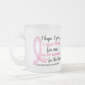 私は私のためのピンクを線条細工のピンクのリボン身に着けています フロストグラスマグカップ (左)