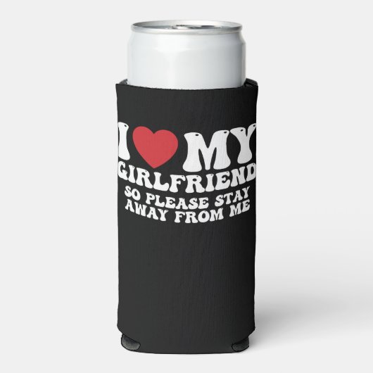 私は私のガールフレンドが大好きだから私から遠くにお願い スリム缶クーラー (Seltzer正面)