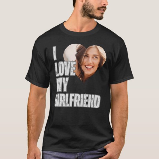 私は私のガールフレンドが大好きハート写真ボーイフレンドのギフト Tシャツ (正面)
