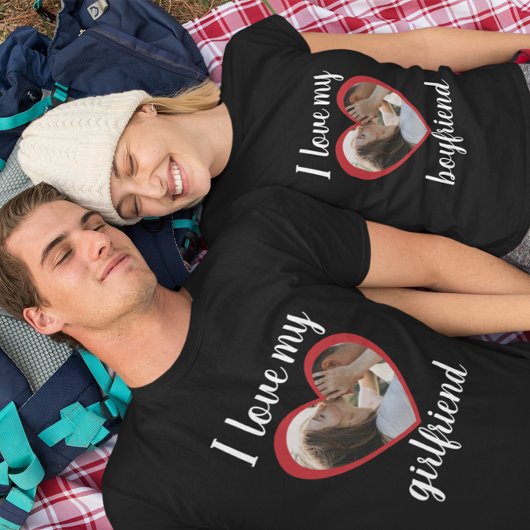 私は私のガールフレンドのハートカスタムの写真の黒が大好き Tシャツ