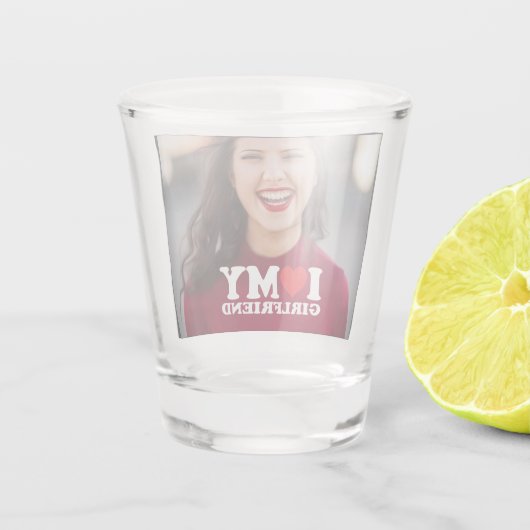 私は私のガールフレンドの写真が大好カスタムき ショットグラス (裏面)