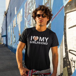 私は私のガールフレンドの写真のハートおもしろい彼氏 Tシャツ