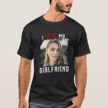 私は私のガールフレンドを愛しグランジていカスタムる写真 Tシャツ<br><div class="desc">彼氏素晴らしにプレゼント！カスタムことわざTシャツの私はマスク切り出しでスポーティなグランジタイポグラフィ写真で私のガールフレンド動揺してを愛しカッコいいている。シンプル簡単カスタマイズ！</div>
