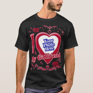 私は私のガールフレンドを愛する写真赤いハートキスブラック Tシャツ