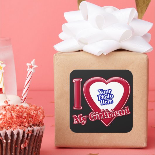 私は私のガールフレンドを愛する写真赤いハートブラック スクエアシール (パーティー)
