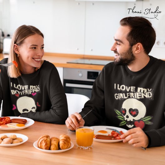 私は私のガールフレンドヴィンテージスカルハートカップルが大好き スウェットシャツ