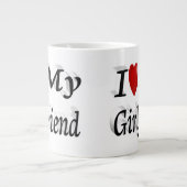 私は私のガールフレンド可愛い黒い文字 ジャンボコーヒーマグカップ (正面)