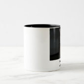 私は私のコーヒーを…必要とします ツートーンマグカップ (中央)