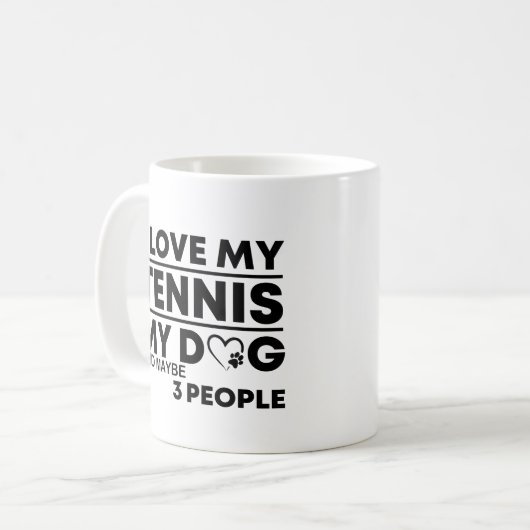 私は私のテニス私の犬と多分3人が大好き コーヒーマグカップ (正面左)
