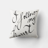 私は私のハートの書道の黒のモダンを後を追います クッション (裏面)