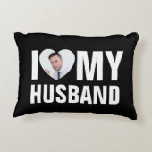 私は私のパートナーの写真カスタムハートと文字が大好き アクセントクッション (裏面)
