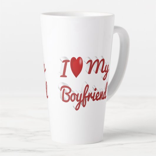 私は私のボーイフレンドかわいい赤い文字 カフェラテマグ (右アングル)