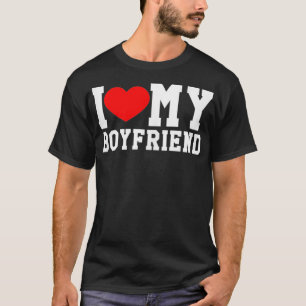 私は私のボーイフレンドが大好きハート人間関係カップルのギフト Tシャツ
