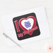 私は私のボーイフレンドが大好きフォト赤いハートブラック スクエアシール (封筒)