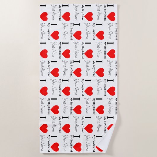 私は私のボーイフレンドと赤いハートが大好きパーソナライズされた ビーチタオル (正面)