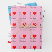 私は私のボーイフレンドと赤いハートが大好きパーソナライズされた ラッピングペーパーシート (インサイチュ)