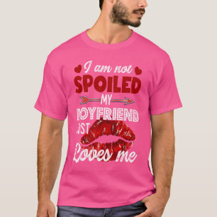 私は私のボーイフレンドを台無しではない私のバレンティを愛している Tシャツ