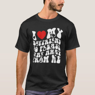私は私のボーイフレンドを愛しているので、私から遠くに滞在してください2 Tシャツ