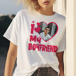 私は私のボーイフレンドを愛する赤いハートカスタム写真 Tシャツ